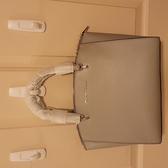 Michael Kors Handbags - Michael Kors Leather Satchel